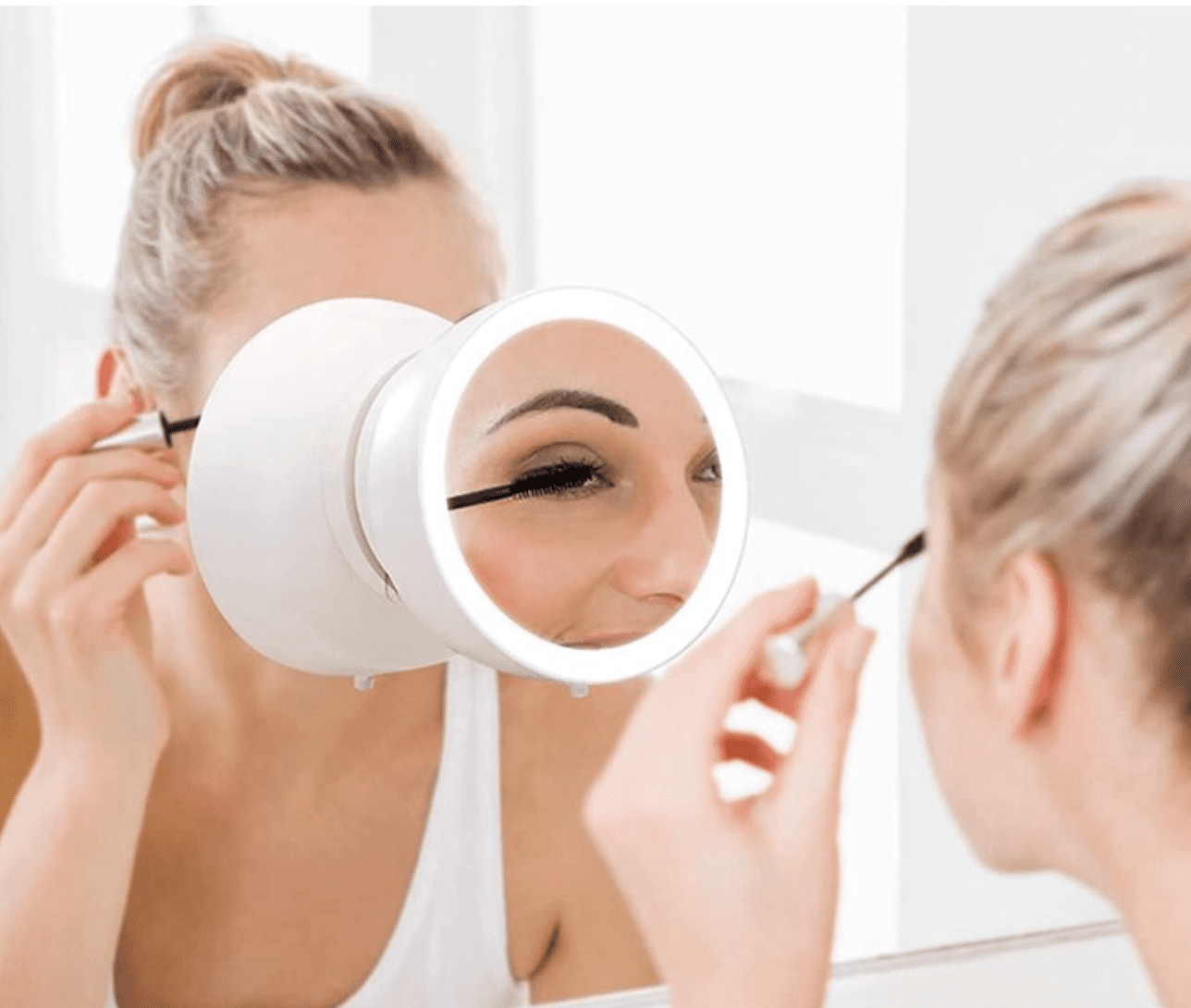 Miroir visage dans Distributeur de savon