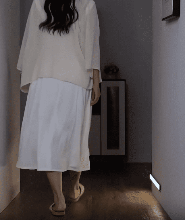 Réglette lumineuse détection de mouvement couloir